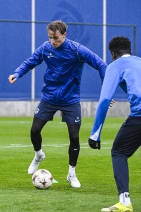 Genk s Matte Smets pictured in action during a training session of Belgian soccer team KRC Genk, Wednesday 11 March 2026 in Genk. The team is preparing for tomorrow s match against German Freiburg, the first leg of the 1 16 Finals of the UEFA Europa League tournament. TOM GOYVAERTS TomxGoyvaerts  x167126468x