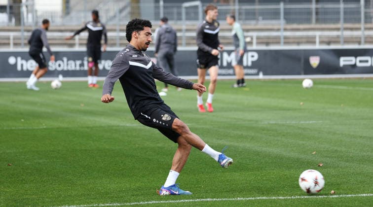 1103.2026, Deutschland, Stuttgart, Fußball VfB Stuttgart Training, Tiago Tomas Gemäß den Vorgaben der DFL Deutsche Fußball Liga ist es untersagt, in dem Stadion und oder vom Spiel angefertigte Fotoaufnahmen in Form von Sequenzbildern und oder videoähnlichen Fotostrecken zu verwerten bzw. verwerten zu lassen.