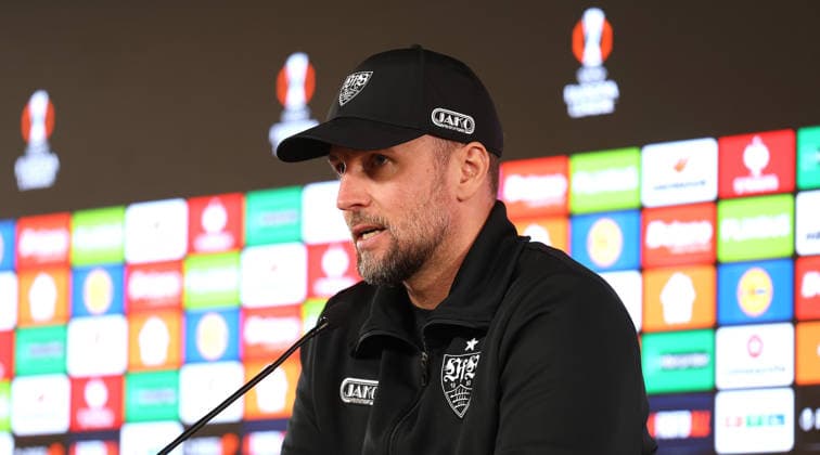 11.03.2026, Deutschland, Stuttgart, Fußball VfB Stuttgart PK, Trainer Sebastian Hoeneß (VfB) Gemäß den Vorgaben der DFL Deutsche Fußball Liga ist es untersagt, in dem Stadion und oder vom Spiel angefertigte Fotoaufnahmen in Form von Sequenzbildern und oder videoähnlichen Fotostrecken zu verwerten bzw. verwerten zu lassen.