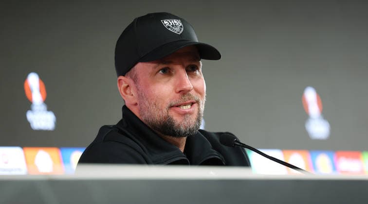 11.03.2026, Deutschland, Stuttgart, Fußball VfB Stuttgart PK, Trainer Sebastian Hoeneß (VfB) Gemäß den Vorgaben der DFL Deutsche Fußball Liga ist es untersagt, in dem Stadion und oder vom Spiel angefertigte Fotoaufnahmen in Form von Sequenzbildern und oder videoähnlichen Fotostrecken zu verwerten bzw. verwerten zu lassen.
