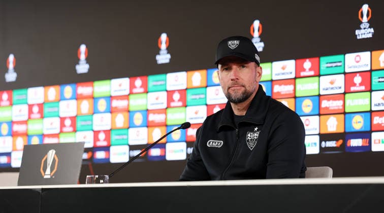 11.03.2026, Deutschland, Stuttgart, Fußball VfB Stuttgart PK, Trainer Sebastian Hoeneß (VfB) Gemäß den Vorgaben der DFL Deutsche Fußball Liga ist es untersagt, in dem Stadion und oder vom Spiel angefertigte Fotoaufnahmen in Form von Sequenzbildern und oder videoähnlichen Fotostrecken zu verwerten bzw. verwerten zu lassen.