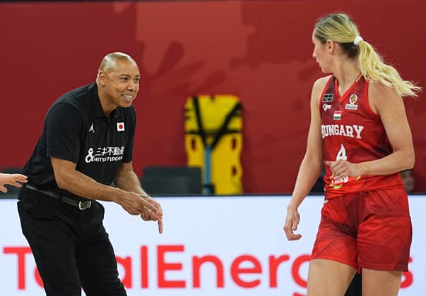 Japan v Hungary - FIBA Women s Basketball World Cup 2026 Qualifying Tournaments ISTANBUL, TURKIYE - MARCH 11: Japan head coach Corey Gaines gives instructions to his players during the FIBA Women’s Basketball World Cup Qualifiers Group C match between Japan and Hungary at the Turkcell Basketball Development Center in Istanbul, Turkiye, on March 11, 2026. Esra Bilgin Anadolu Istanbul Turkey. Editorial use only. Please get in touch for any other usage.  Copyright: x2026xAnadoluxEsraxBilginx