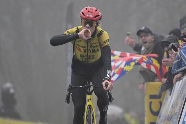 Paris Nice 2026 Stage 4 UCHON, FRANCE - MARCH 11 : Vingegaard Jonas (DEN) of Team Visma I Lease a Bike wins during stage 4 of the 84th edition of Paris - Nice an UCI World Tour 2.UWT cycling road race stage for Men Elite of 195 km with start in Bourges and finish in Uchon on March 11, 2026 in Uchon, France, 11 03 2026 ( Motordriver Guy De Vuyst - Uchon France  Copyright: xNicoxVereeckenx
