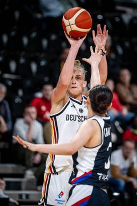 Basketball Villeurbanne 11.03.2026 Wommen™s Basketball World Cup 2026 Qualifying Tournament Deutschland (GER) - Südkorea (KOR) Leonie Fiebich (Deutschland, No.13)