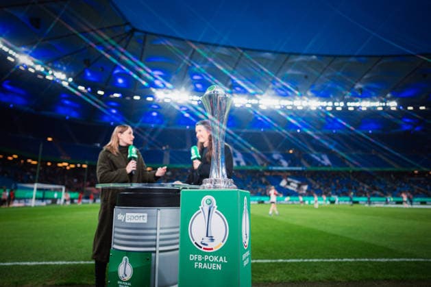 DFB-Pokal Frauen: Hamburger SV vs. FC Bayern München,11.03.2026 Der DFB-Pokal (mit Sternfilter); Fußball, DFB-Pokal Frauen, Viertelfinale: Hamburger SV vs. FC Bayern München am 11.03.2026 im Volksparkstadion, Hamburg DFB REGULATIONS PROHIBIT ANY USE OF PHOTOGRAPHS AS IMAGE SEQUENCES AND OR QUASI-VIDEO. Copyright: xBEAUTIFULxSPORTS Tonhäuserx