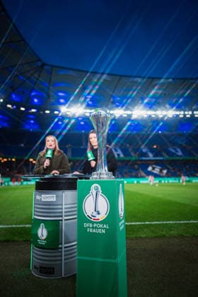 DFB-Pokal Frauen: Hamburger SV vs. FC Bayern München,11.03.2026 Der DFB-Pokal (mit Sternfilter); Fußball, DFB-Pokal Frauen, Viertelfinale: Hamburger SV vs. FC Bayern München am 11.03.2026 im Volksparkstadion, Hamburg DFB REGULATIONS PROHIBIT ANY USE OF PHOTOGRAPHS AS IMAGE SEQUENCES AND OR QUASI-VIDEO. Copyright: xBEAUTIFULxSPORTS Tonhäuserx