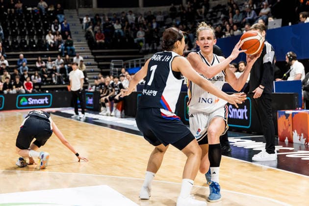 LYON-VILLEURBANNE, FRANCE - MARCH 11: Leonie Fiebich (Germany, 13) controls the ball against Jisu Park (Republic of Korea, 7) during the FIBA Women™s World Cup Qualifying Tournament match between Germany vs. Republic of Korea at Astroballe on matchday 1 of the FIBA Women™s World Cup Qualifying Tournament on March 11, 2026 in Lyon-Villeurbanne, France. France Copyright: xSteffiexWunderlx