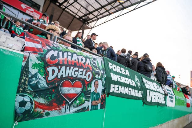 2026.03.11, Fußball, DFB-Pokal Frauen, SGS Essen - SV Werder Bremen, Viertelfinale, Stadion an der Hafenstraße, Damen, Saison 2025 2026: fans auf der Tribüne Feature DFB regulations prohibit any use of photographs as image sequences and or quasi-video. Nordrhein-Westfalen Deutschland