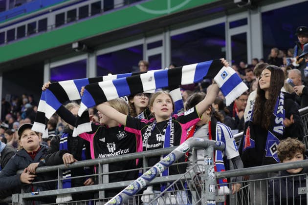 HSV Fans Fussball, Saison 2025 2026, Frauen, DFB Pokal, Viertelfinale, Volksparkstadion Hamburg, Hamburger SV gegen FC Bayern Muenchen DFL REGULATIONS PROHIBIT ANY USE OF PHOTOGRAPHS AS IMAGE SEQUENCES AND OR QUASI-VIDEO.