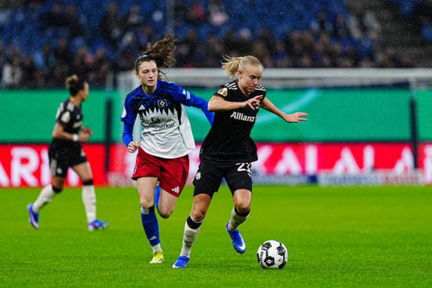 Lotta Wrede (Hamburger SV, 32), Pernille Harder (FC Bayern München, 21) GER, Hamburger SV vs. FC Bayern München, Frauen, Fussball, DFB-Pokal, Viertelfinale, Saison 2025 2026, 11.03.2026 GER, Hamburger SV vs. FC Bayern München, Frauen, Fussball, DFB-Pokal, Viertelfinale, Saison 2025 2026, 11.03.2026 Hamburg Copyright: xEibner-Pressefoto MarcelxvonxFehrnx EP_MFN