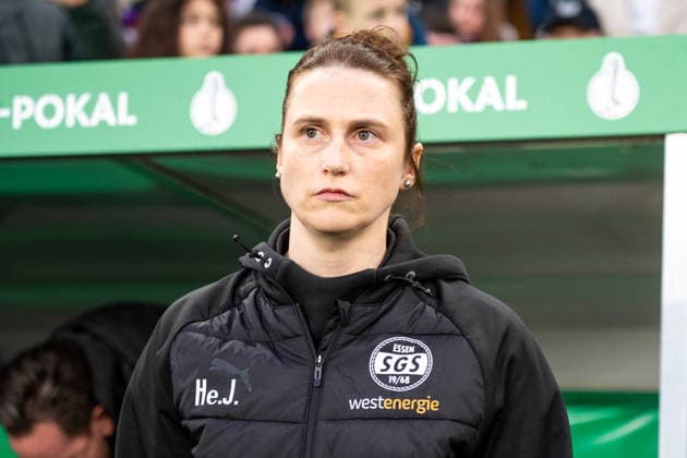 Deutschland: Fussball DFB Pokal Frauen-Viertelfinale 2025 2026 - SGS Essen vs SV Werder Bremen - Stadion an der Hafenstrasse (Essen): vor dem Spiel Heleen Jaques (Trainerin, SGS Essen) Copyright: xOrhanxHabashx