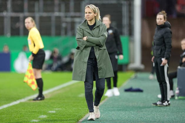 Friederike Kromp (Fritzy Kromp, Trainerin, Cheftrainerin, SV Werder Bremen), DIE DFB-RICHTLINIEN UNTERSAGEN JEGLICHE NUTZUNG VON FOTOS ALS SEQUENZBILDER UND ODER VIDEOÄHNLICHE FOTOSTRECKEN. DFB REGULATIONS PROHIBIT ANY USE OF PHOTOGRAPHS AS IMAGE SEQUENCES AND OR QUASI-VIDEO., 11.03.2026, Essen (Deutschland), Fussball, DFB-Pokal Frauen, SGS Essen - SV Werder Bremen