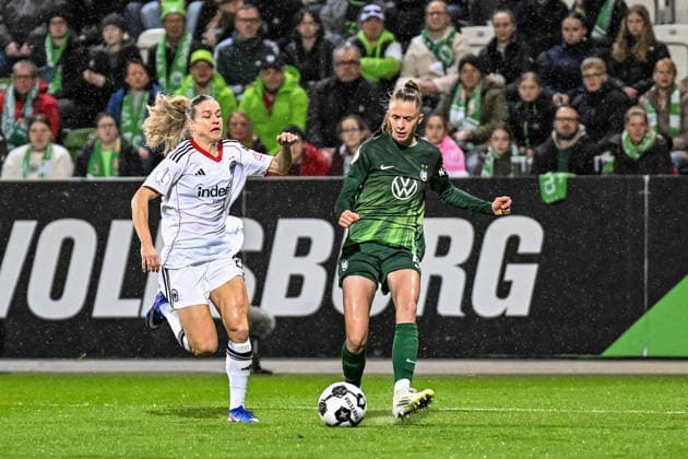 Fußball I Frauen I Saison 2025-2026 I DFB-Pokal I VfL Wolfsburg - Eintracht Frankfurt I 11.03.2026 Zweikampf Nadine Andrina Riesen (22, Eintracht Frankfurt) gegen Vivien Endemann (25, VfL Wolfsburg) Wolfsburg AOK Stadion Niedersachsen Deutschland Copyright: xLobeca InesxHähnelx