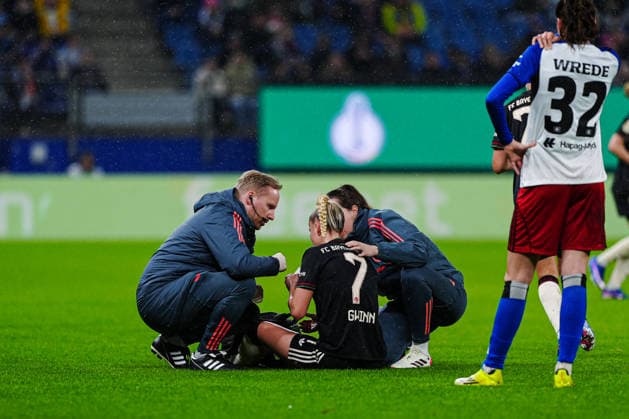Verletzung Giulia Gwinn (FC Bayern München, 07) GER, Hamburger SV vs. FC Bayern München, Frauen, Fussball, DFB-Pokal, Viertelfinale, Saison 2025 2026, 11.03.2026 GER, Hamburger SV vs. FC Bayern München, Frauen, Fussball, DFB-Pokal, Viertelfinale, Saison 2025 2026, 11.03.2026 Hamburg Copyright: xEibner-Pressefoto MarcelxvonxFehrnx EP_MFN