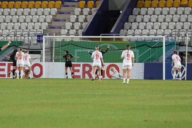 DFB-Pokal Frauen: FC Carl Zeiss Jena - SC Sand 1946; 11.03.26 Das Tor zum 1:0 für Jena. Der Ball ist im Winkel. Fußball, DFB-Pokal Frauen, Viertelfinale: FC Carl Zeiss Jena vs. SC Sand 1946 am 11.03.26 im Ernst-Abbe-Sportfeld ad hoc arena, Jena. DFL REGULATIONS PROHIBIT ANY USE OF PHOTOGRAPHS AS IMAGE SEQUENCES AND OR QUASI-VIDEO. Copyright: xBEAUTIFULxSPORTS JanxKaeferx