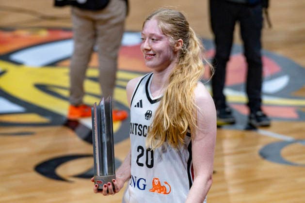 BASKETBALL : Women s Basketball World Cup 2026 - Qualifying tournaments - Villeurbanne (France) - 11 03 2026 Frieda Buhner est Ã lue meilleure joueuse du match Germany vs Korea lors du tournoi de qualification pour la Coupe du monde fÃ minine de basket-ball 2026 de la FIBA France Ã Villeurbanne 11 03 2026. Photo Sandrine Thesillat PsNewZ. Photo Sandrine Thesillat PsNewZ  Copyright: xSandrinexThesillatx