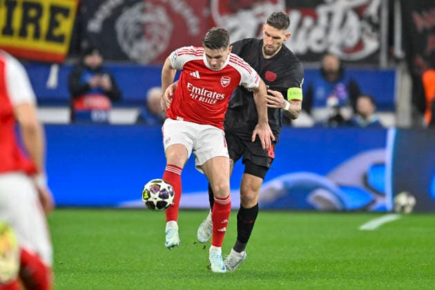 v. li. im Zweikampf Viktor Gyökeres Gyoekeres (FC 14) Robert Andrich (Leverkusen 8) 11.03.2026 ¢ Fussball ¢ Champions League, Bayer Leverkusen vs FC Arsenal, BayArena, Leverkusen,