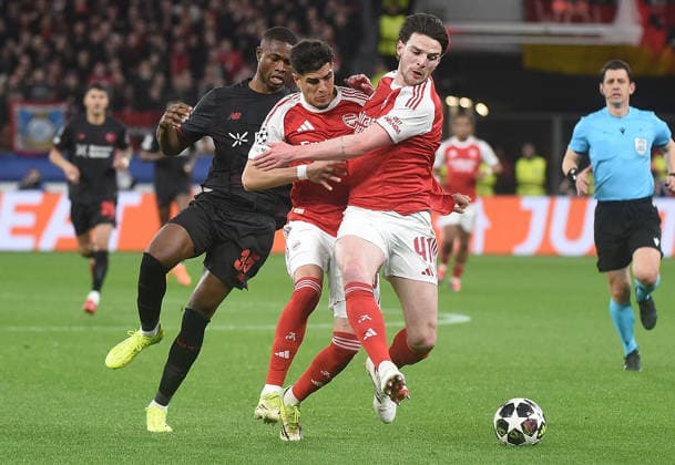 11.03.2026, xhbx, Fussball UEFA Champions League, Bayer 04 Leverkusen - FC Arsenal London v.l. Christian Kofane (Bayer Leverkusen), Piero Hincapie (Arsenal London FC), Declan Rice (Arsenal London FC) (DFL DFB REGULATIONS PROHIBIT ANY USE OF PHOTOGRAPHS as IMAGE SEQUENCES and or QUASI-VIDEO) Leverkusen
