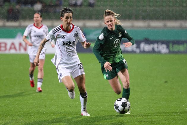 VfL vs. Frankfurt, DFB-Pokal Frauen Wolfsburg, 11.03.2026, Fußball, Frauen, VfL Wolfsburg vs. Eintracht Frankfurt, Viertelfinale DFB-Pokal, Saison 2025 2026. Sara Doorsoun (Eintracht Frankfurt), Vievien Endemann (VfL Wolfsburg) AOK Stadion Deutschland