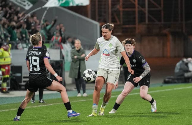 Deutschland: DFB-Pokal Frauen 2025 2026, SGS Essen vs SV Werder Bremen, Mittwoch 11.03.2026 Stadion an der Hafenstraße (Nordrhein-Westfalen, Deutschland) Larissa Mühlhaus (SV Werder Bremen, 7) im Zweikampf Copyright: xMerlexKölkingx