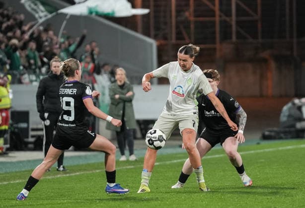 Deutschland: DFB-Pokal Frauen 2025 2026, SGS Essen vs SV Werder Bremen, Mittwoch 11.03.2026 Stadion an der Hafenstraße (Nordrhein-Westfalen, Deutschland) Larissa Mühlhaus (SV Werder Bremen, 7) im Zweikampf Copyright: xMerlexKölkingx