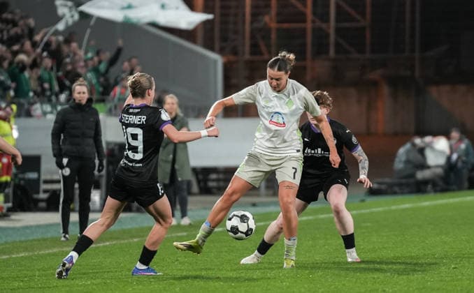 Deutschland: DFB-Pokal Frauen 2025 2026, SGS Essen vs SV Werder Bremen, Mittwoch 11.03.2026 Stadion an der Hafenstraße (Nordrhein-Westfalen, Deutschland) Larissa Mühlhaus (SV Werder Bremen, 7) im Zweikampf Copyright: xMerlexKölkingx