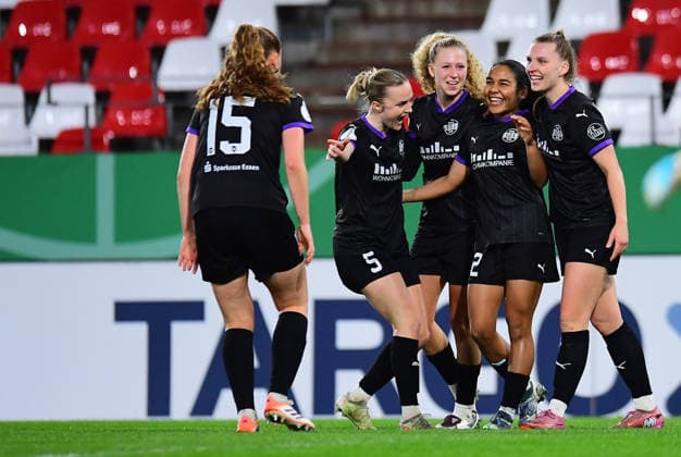 Fußball Frauen DFB-Pokal Saison 2025 2026 Viertelfinale: SGS Essen - Werder Bremen am 11.03.2026 im Stadion an der Hafenstraße in Essen Ella Touon ( SGS Essen ), mitte freut sich über das 1:0 DFB regulations prohibit any use of photographs as image sequences and or quasi-video. Nordrhein-Westfalen Deutschland