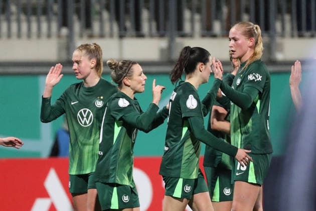 VfL vs. Frankfurt, DFB-Pokal Frauen Wolfsburg, 11.03.2026, Fußball, Frauen, VfL Wolfsburg vs. Eintracht Frankfurt, Viertelfinale DFB-Pokal, Saison 2025 2026. Svenja Huth (VfL Wolfsburg) jubelt mit der Mannschaft nach ihrem Tor zum 1:0 AOK Stadion Deutschland