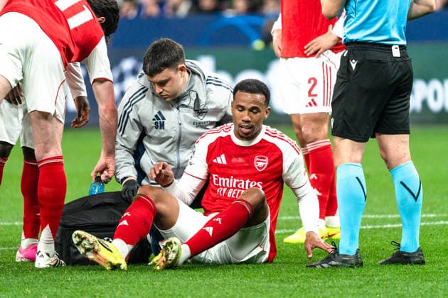 UEFA Champions League 2025 2026 Bayer 04 Leverkusen vs. Arsenal, Achtelfinale, Round of 16 - Hinrunde, Mittwoch, 11.03.2026 BayArena (Nordrhein-Westfalen, Deutschland) Gabriel Magalhaes Magalhaes (Arsenal, 6) Verletzung am Boden Copyright: xCelinaxLeiersx