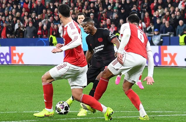 11.03.2026, xhbx, Fussball UEFA Champions League, Bayer 04 Leverkusen - FC Arsenal London v.l. William Saliba (Arsenal London FC), Christian Kofane (Bayer Leverkusen), Gabriel Magalhaes (Arsenal London FC) (DFL DFB REGULATIONS PROHIBIT ANY USE OF PHOTOGRAPHS as IMAGE SEQUENCES and or QUASI-VIDEO) Leverkusen