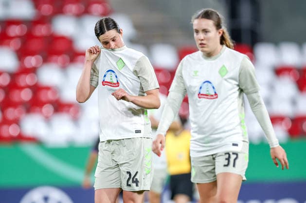 2026.03.11, Fußball, DFB-Pokal Frauen, SGS Essen - SV Werder Bremen, Viertelfinale, Stadion an der Hafenstraße, Damen, Saison 2025 2026: Lara Schmidt (Werder Bremen 24) enttäuscht Enttäuschung neben Mara Alber (Werder Bremen 37) DFB regulations prohibit any use of photographs as image sequences and or quasi-video. Nordrhein-Westfalen Deutschland