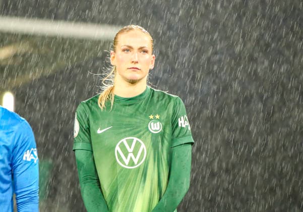 Deutschland: Fussball DFB-Pokal Frauen 2025 2026, Viertelfinale VfL Wolfsburg vs Eintracht Frankfurt AOK Stadion (Wolfsburg): Camilla Küver Camilla Kuver (VfL Wolfsburg Frauen, 16) Wolfsburg Copyright: xAymanxAlahmedx