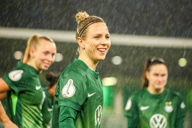Deutschland: Fussball DFB-Pokal Frauen 2025 2026, Viertelfinale VfL Wolfsburg vs Eintracht Frankfurt AOK Stadion (Wolfsburg): Svenja Huth (VfL Wolfsburg Frauen, 10) Wolfsburg Copyright: xAymanxAlahmedx