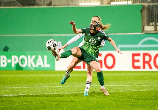 Deutschland: Fussball DFB-Pokal Frauen 2025 2026, Viertelfinale VfL Wolfsburg vs Eintracht Frankfurt AOK Stadion (Wolfsburg): Thea Bjelde (VfL Wolfsburg Frauen, 2) Wolfsburg Copyright: xAymanxAlahmedx
