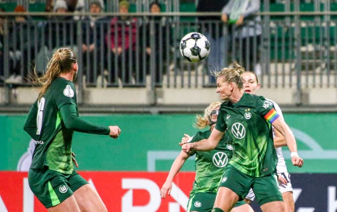 Deutschland: Fussball DFB-Pokal Frauen 2025 2026, Viertelfinale VfL Wolfsburg vs Eintracht Frankfurt AOK Stadion (Wolfsburg): Alexandra Popp (VfL Wolfsburg Frauen, 11) Wolfsburg Copyright: xAymanxAlahmedx