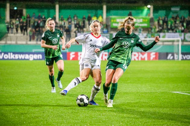 Deutschland: Fussball DFB-Pokal Frauen 2025 2026, Viertelfinale VfL Wolfsburg vs Eintracht Frankfurt AOK Stadion (Wolfsburg): Vivien Endemann (VfL Wolfsburg Frauen, 25) Wolfsburg Copyright: xAymanxAlahmedx