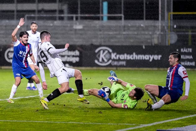 v.li.: Robert Ramsak (SVS, 29) scheitert an David Nreca-Bisinger (Torhüter, VfR Mannheim, 1), Torschuss, Schuss aufs Tor, Torchance, Chance, Aktion, Action, Spielszene, 11.03.2026, Sandhausen (Deutschland), Fussball, bfv-Rothaus-Pokal, Halbfinale, SV Sandhausen - VfR Mannheim *** v li Robert Ramsak SVS, 29 fails against David Nreca Bisinger goalkeeper, VfR Mannheim, 1 , goal shot, shot on goal, goal chance, chance, action, action scene, 11 03 2026, Sandhausen Germany , football, bfv Rothaus Pokal, semi-final, SV Sandhausen VfR Mannheim xozx