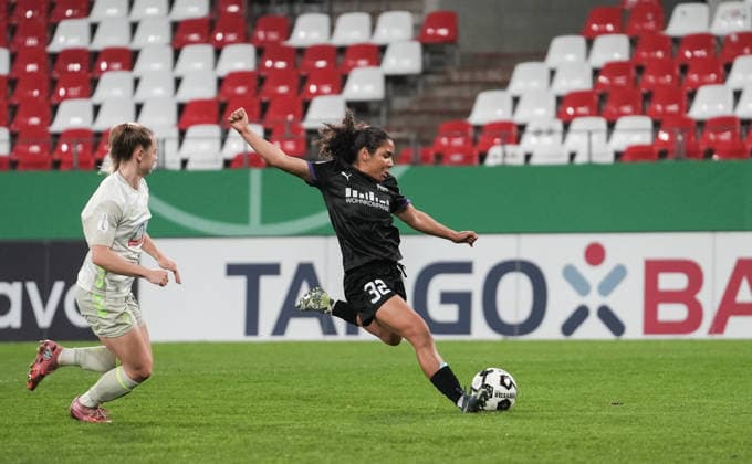 Deutschland: DFB-Pokal Frauen 2025 2026, SGS Essen vs SV Werder Bremen, Mittwoch 11.03.2026 Stadion an der Hafenstraße (Nordrhein-Westfalen, Deutschland) Ella Touon (SGS Essen, 32) Tor zum 1:0 Copyright: xMerlexKölkingx