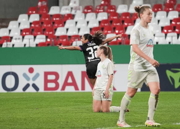 Deutschland: DFB-Pokal Frauen 2025 2026, SGS Essen vs SV Werder Bremen, Mittwoch 11.03.2026 Stadion an der Hafenstraße (Nordrhein-Westfalen, Deutschland) Tor zum 1:0 durch Ella Touon (SGS Essen, 32) Jubel Freude Emotionen Torjubel Copyright: xMerlexKölkingx