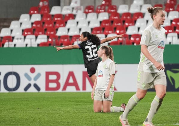 Deutschland: DFB-Pokal Frauen 2025 2026, SGS Essen vs SV Werder Bremen, Mittwoch 11.03.2026 Stadion an der Hafenstraße (Nordrhein-Westfalen, Deutschland) Tor zum 1:0 durch Ella Touon (SGS Essen, 32) Jubel Freude Emotionen Torjubel Copyright: xMerlexKölkingx