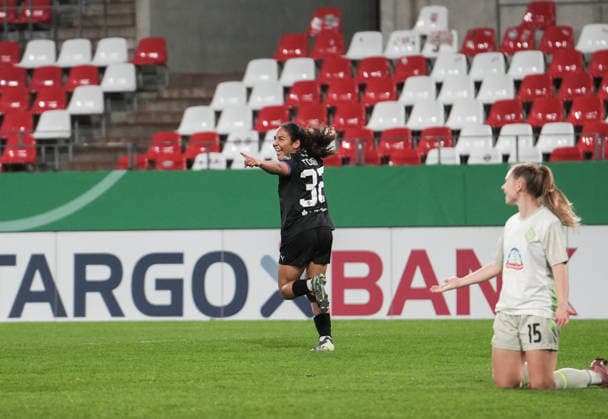 Deutschland: DFB-Pokal Frauen 2025 2026, SGS Essen vs SV Werder Bremen, Mittwoch 11.03.2026 Stadion an der Hafenstraße (Nordrhein-Westfalen, Deutschland) Tor zum 1:0 durch Ella Touon (SGS Essen, 32) Jubel Freude Emotionen Torjubel Copyright: xMerlexKölkingx