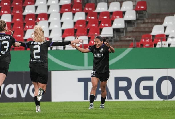 Deutschland: DFB-Pokal Frauen 2025 2026, SGS Essen vs SV Werder Bremen, Mittwoch 11.03.2026 Stadion an der Hafenstraße (Nordrhein-Westfalen, Deutschland) Tor zum 1:0 durch Ella Touon (SGS Essen, 32) Jubel Freude Emotionen Torjubel Copyright: xMerlexKölkingx