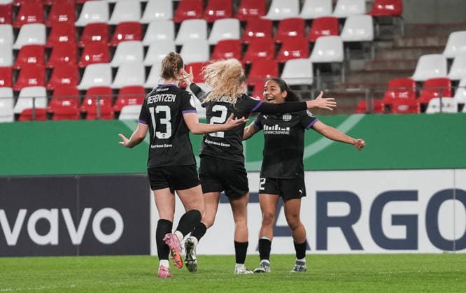 Deutschland: DFB-Pokal Frauen 2025 2026, SGS Essen vs SV Werder Bremen, Mittwoch 11.03.2026 Stadion an der Hafenstraße (Nordrhein-Westfalen, Deutschland) Tor zum 1:0 durch Ella Touon (SGS Essen, 32) Jubel Freude Emotionen Torjubel Copyright: xMerlexKölkingx