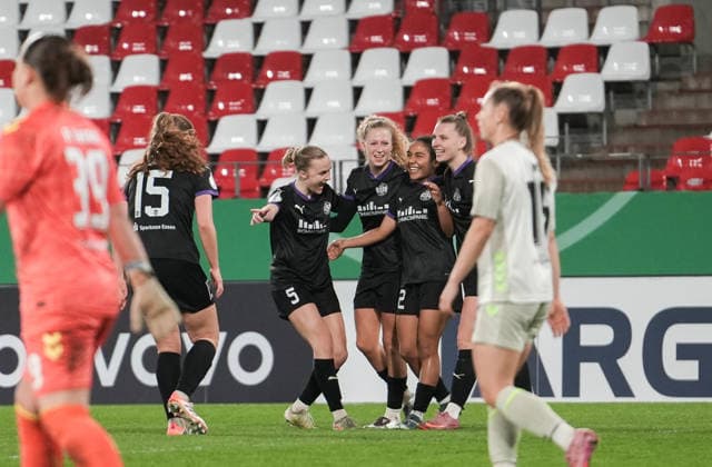 Deutschland: DFB-Pokal Frauen 2025 2026, SGS Essen vs SV Werder Bremen, Mittwoch 11.03.2026 Stadion an der Hafenstraße (Nordrhein-Westfalen, Deutschland) Tor zum 1:0 durch Ella Touon (SGS Essen, 32) Jubel Freude Emotionen Torjubel Copyright: xMerlexKölkingx