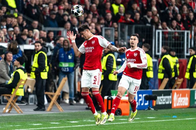 UEFA Champions League 2025 2026 Bayer 04 Leverkusen vs. Arsenal, Achtelfinale, Round of 16 - Hinrunde, Mittwoch, 11.03.2026 BayArena (Nordrhein-Westfalen, Deutschland) Piero HincapiÃ Hincapie (Arsenal, 5) köpft Ball ins aus Copyright: xCelinaxLeiersx