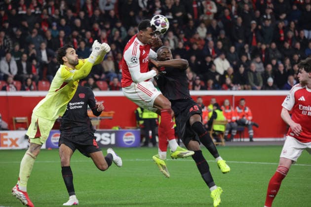 V.l. Torwart David Raya (Arsenal), Gabriel (Arsenal) und Christian Kofane (B04), UEFA Champions League, UCL, Achtelfinale, Bayer 04 Leverkusen vs Arsenal London, Bayarena Leverkusen, Deutschland, 11.03.2026.