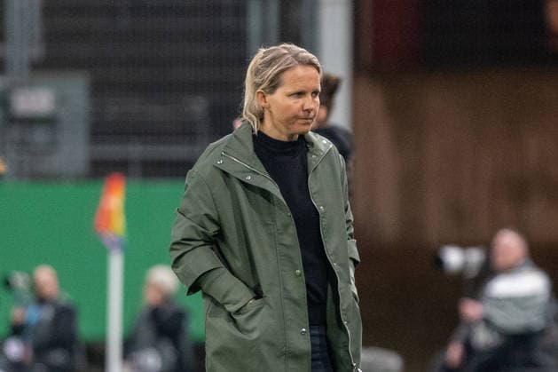 Friederike Kromp (SV Werder Bremen, Trainer) ist nicht zufrieden. SGS Essen vs. SV Werder Bremen, Fussball, DFB-Pokal Frauen, Viertelfinale, Saison 2025 2026, 11.03.2026 DFL DFB Regulations prohibit any use of Photographs as image sequences and or Quasivideo SGS Essen vs. SV Werder Bremen, Fussball, DFB-Pokal Frauen, Viertelfinale, Saison 2025 2026, 11.03.2026 Essen Copyright: xEibner-Pressefoto ThomasxHaeslerx EP_THR
