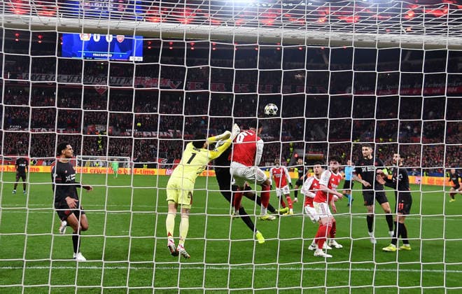 11.03.2026, xhbx, Fussball UEFA Champions League, Bayer 04 Leverkusen - FC Arsenal London v.l. David Raya (Arsenal London FC), Gabriel Magalhaes (Arsenal London FC) (DFL DFB REGULATIONS PROHIBIT ANY USE OF PHOTOGRAPHS as IMAGE SEQUENCES and or QUASI-VIDEO) Leverkusen
