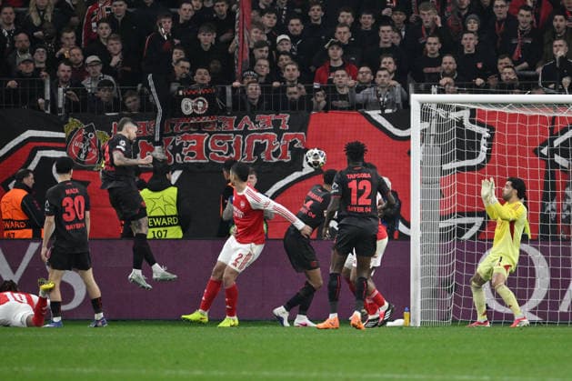Robert Andrich (Bayer 04 Leverkusen), li., erzielt mit diesem Kopfball das 1:0 11.03.2026, Fussball, UEFA Champions League 2025 2026, Achtelfinale, Bayer 04 Leverkusen - FC Arsenal UEFA regulations prohibit any use of photographs as image sequences and or quasi-video Leverkusen BayArena Nordrhein Westfalen Deutschland