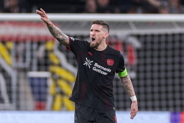 11.03.2026, Fussball, Achtelfinale der UEFA Champions League, Bayer 04 Leverkusen - Arsenal London, Robert Andrich (Bayer 04 Leverkusen) gibt Anweisungen. Leverkusen BayArena NRW Deutschland xRHR-FOTO DEx Copyright: DennisxEwert RHR-FOTOx RHR-FOTO DE